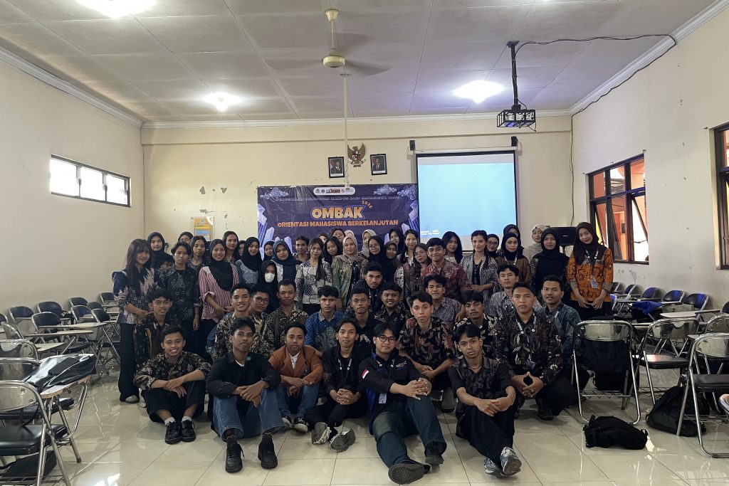 Sambut Angkatan 2026, Kaprodi Manajemen FEB Unikama Paparkan Strategi Kurikulum dan Akademik pada PKKMB OMBAK